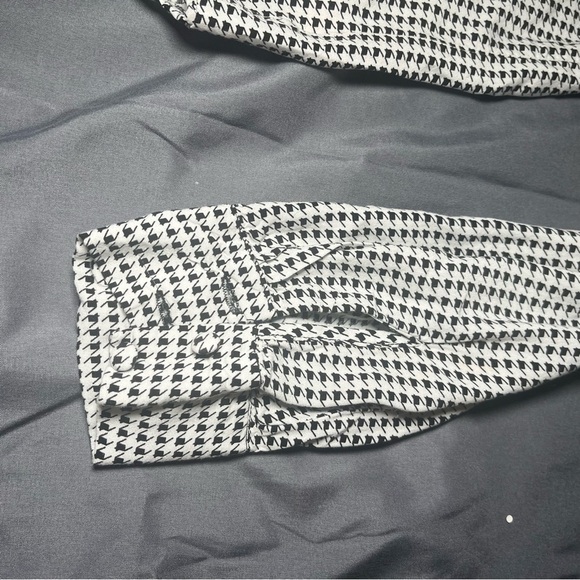 Alexander Jordan women’s button down small white and black blouse missing button - Picture 9 of 11